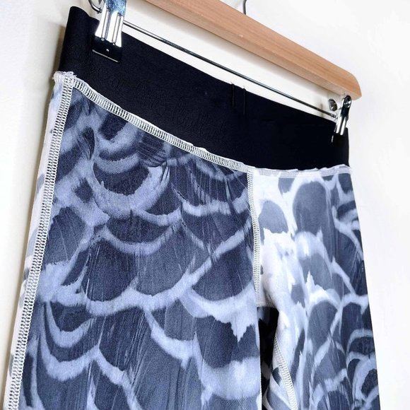 ⚡️SOLD⚡️ lululemon yin to you pretty plume angel wing crop leggings - Picture 8 of 8